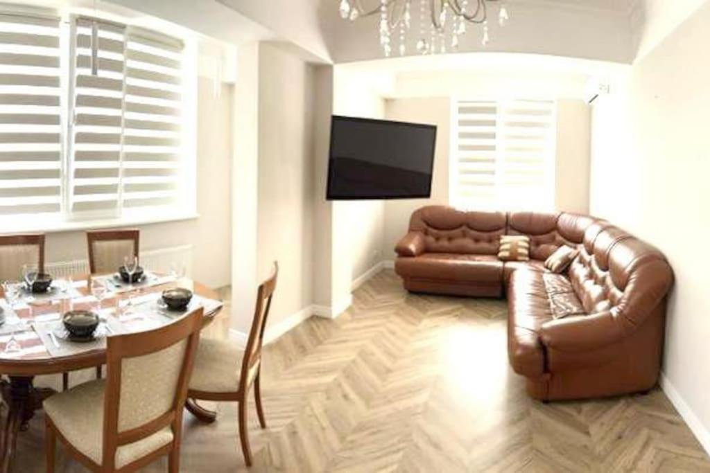 Very Large Apartment For Family! On Milestiu! Kişinev Dış mekan fotoğraf