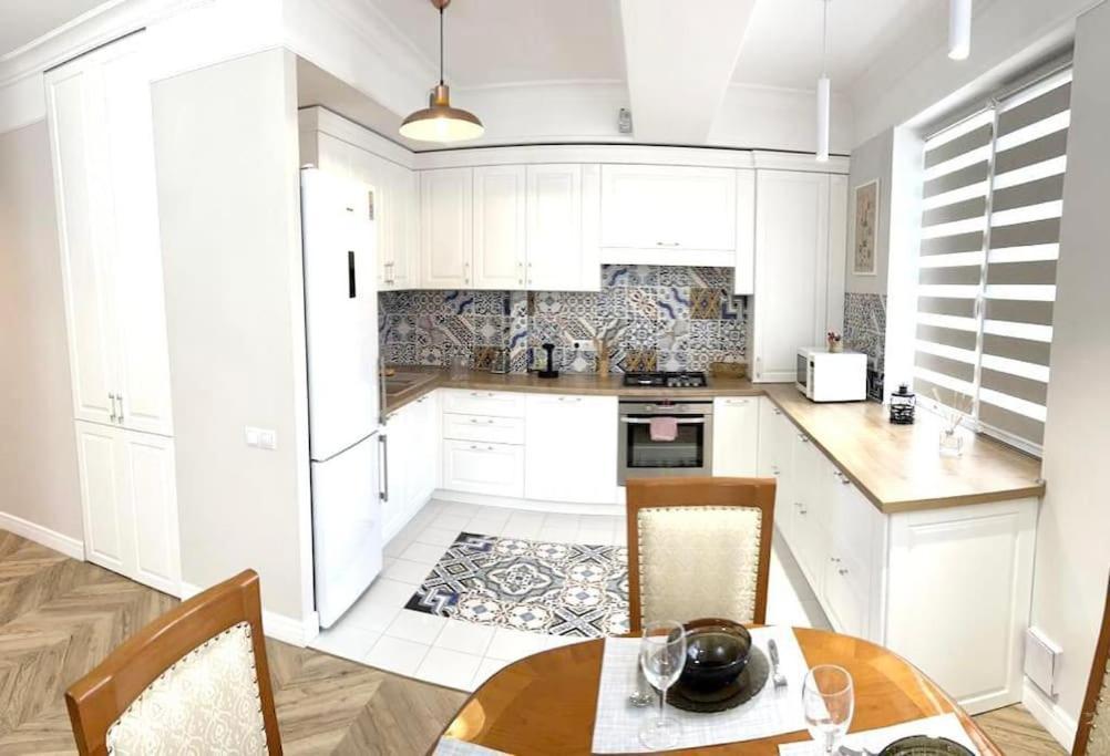 Very Large Apartment For Family! On Milestiu! Kişinev Dış mekan fotoğraf