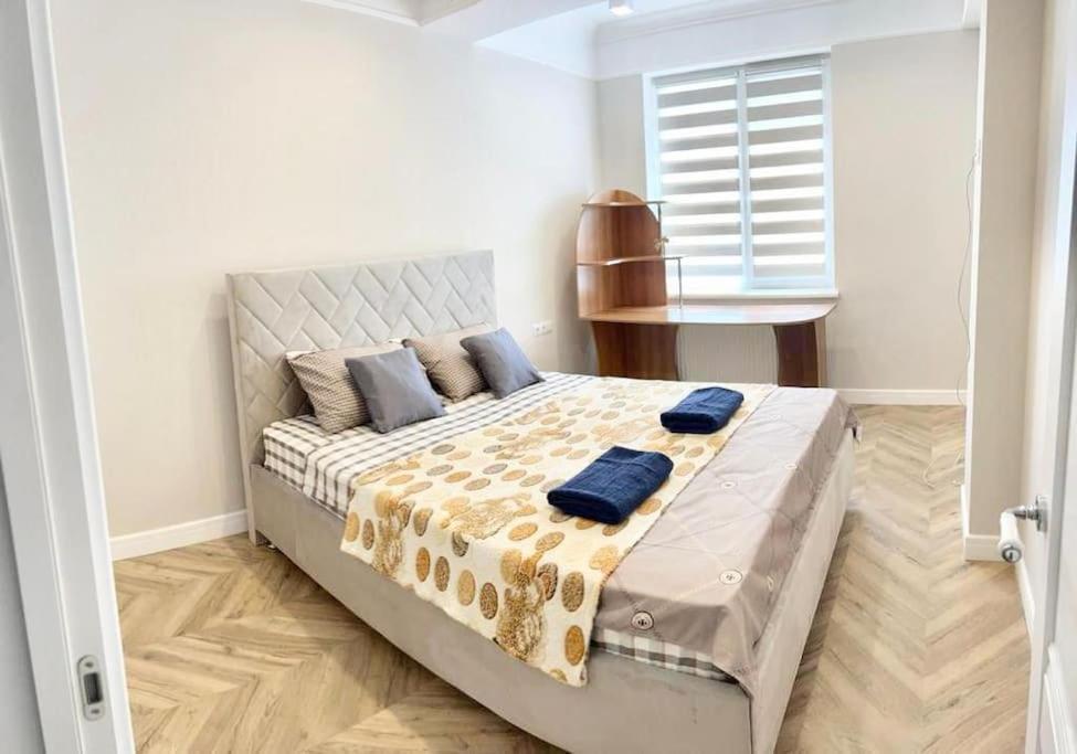 Very Large Apartment For Family! On Milestiu! Kişinev Dış mekan fotoğraf