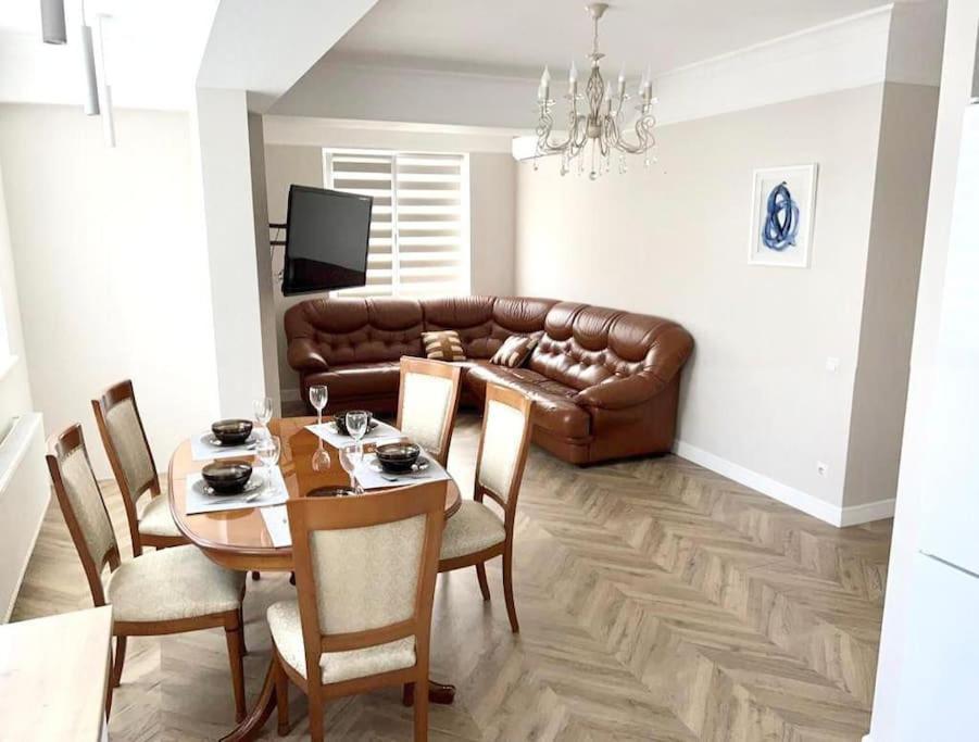 Very Large Apartment For Family! On Milestiu! Kişinev Dış mekan fotoğraf